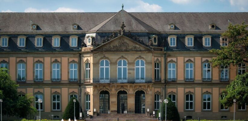 Historische Fassade des Kunstgebäudes Stuttgart am Schlossplatz
